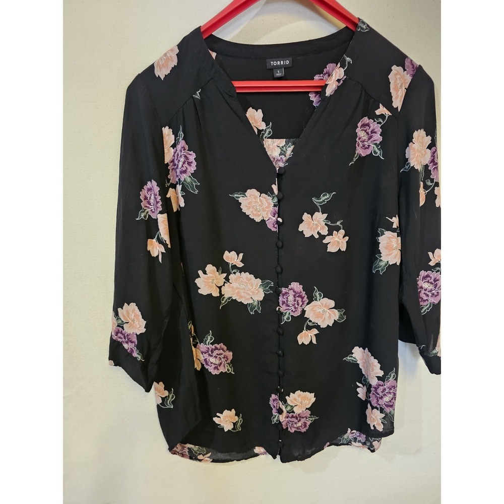 Torrid Harper Blouse Size 1 Black With Pink/Purple Floral 3/4 Sleeve Button Up - Picture 7 of 8